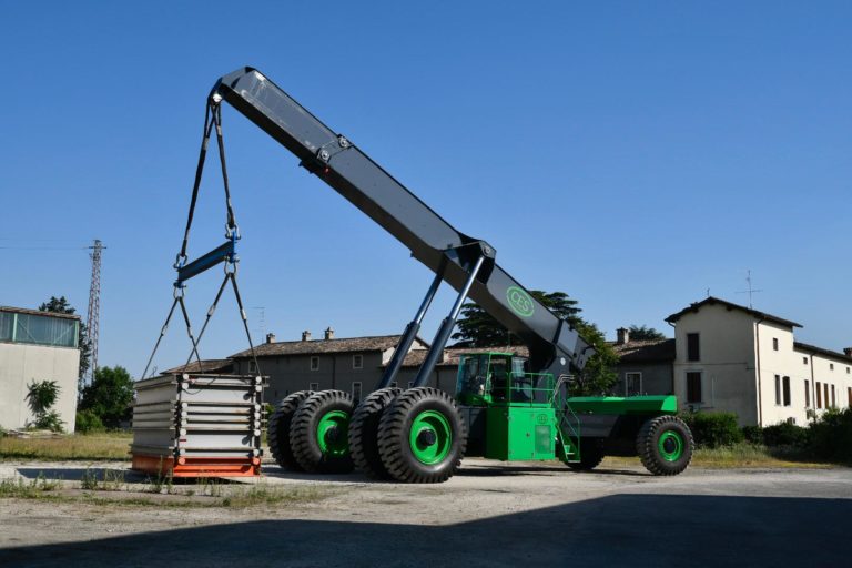 JULY 2019: TESTING OF THE 180T REACHSTACKERS FOR TAIWAN