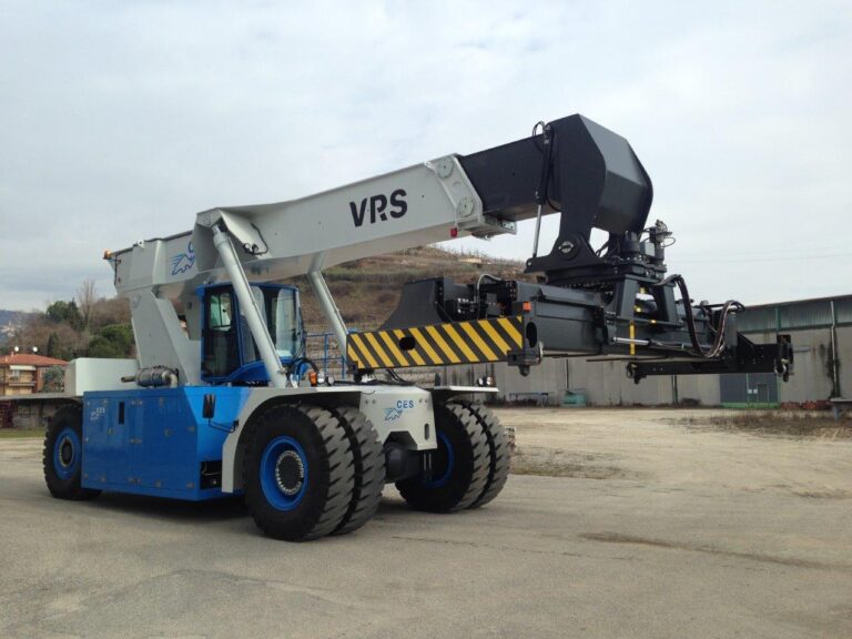 RS335<br>CES 100T Reachstacker 2017<br>CIRCA 6000