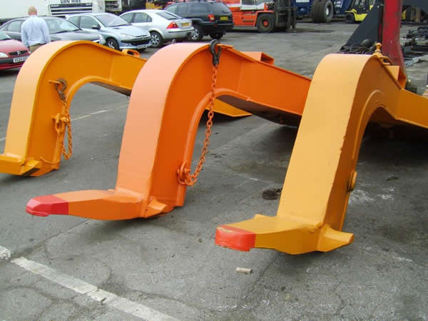 TME401<br>Houcon Gooseneck SH36T>year 2010 capacity 36000kg<br>